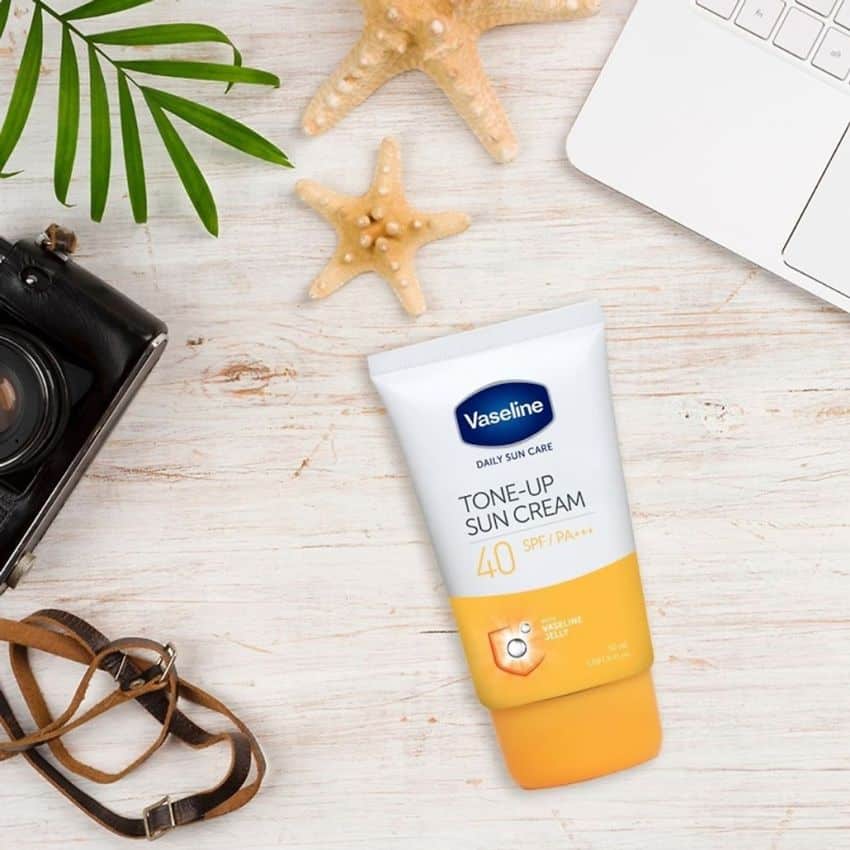 ضد آفتاب روزانه بی رنگ کرمی وازلین 50 میل مدل SPF50 _ Vaseline Tone_Up