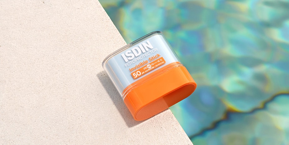 ضد آفتاب استیکی ایزدین (مناسب نواحی حساس در معرض نور آفتاب) 10 گرم  ISDIN Fotoprotector Invisible Stick SPF 50
